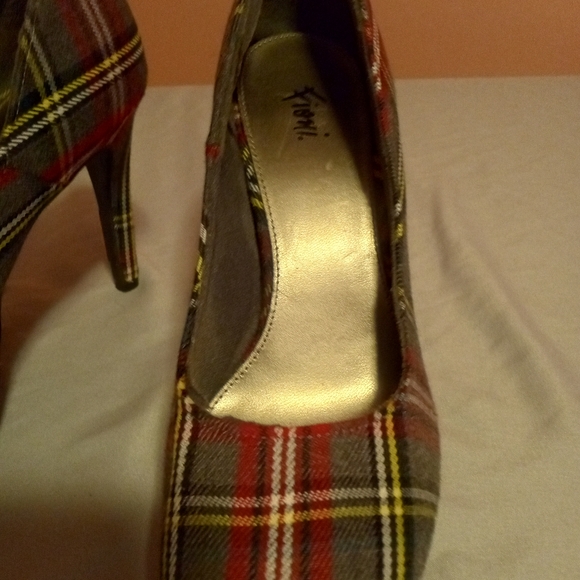 Fioni Plaid 4 inch Heels size 7 - Picture 5 of 7